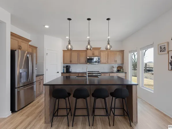 6018 S 212th St, Elkhorn, NE 68022