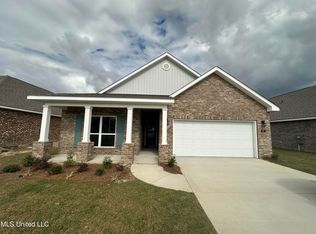 87 Saltmeadow Cir, Ocean Springs, MS 39564