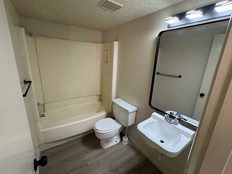 Chapparal Apartments — Photo 17