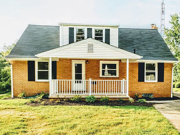 Back Porch w/ new vinyl rail