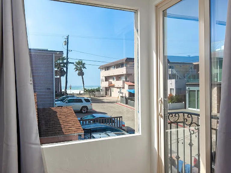 725 Santa Barbara Pl — Photo 13