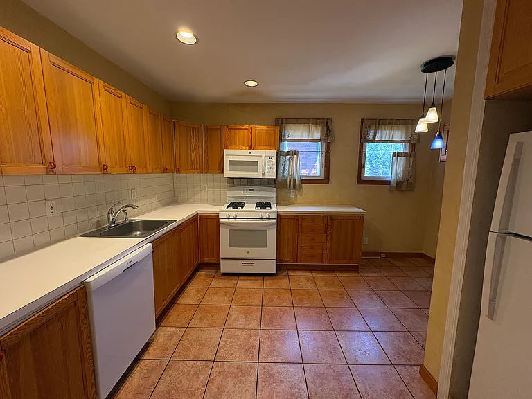 50 Brookwood Dr #2 — Photo 13