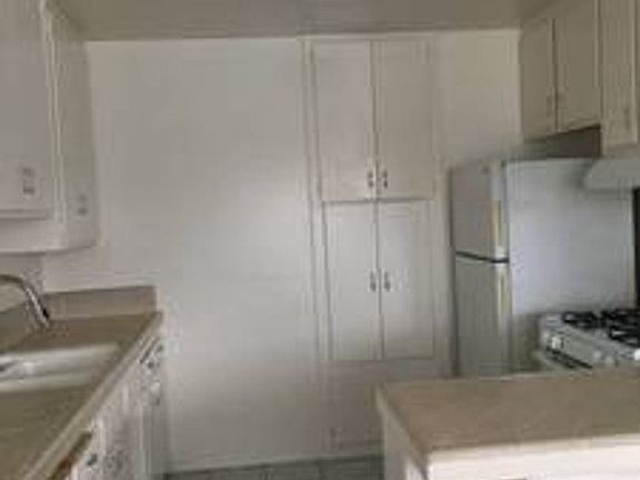 2nd image of 2980 Clairemont Dr APT 18
