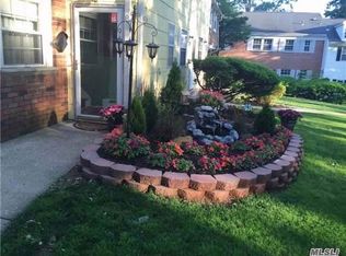 713 Towne House Vlg, Hauppauge, NY 11749