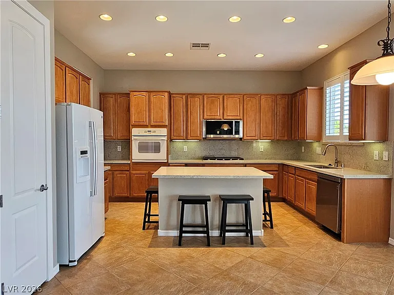2139 Twin Falls Dr — Photo 13