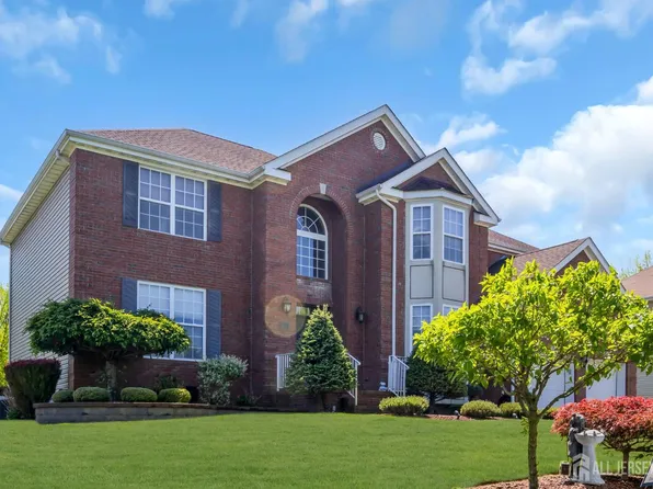 18 Gloria Ln, Monroe Township, NJ 08831