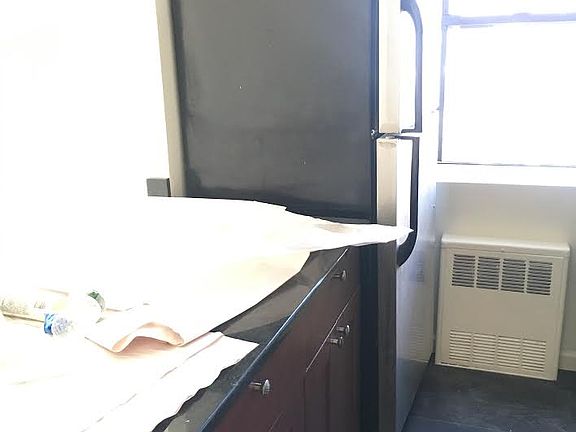 2nd image of 829 Greenwood Ave APT 4P