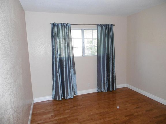 5th image of 237 E Camden St