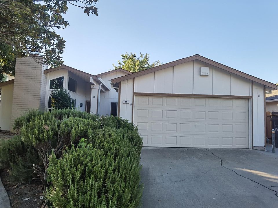 1st image of 30 Nutwood Cir