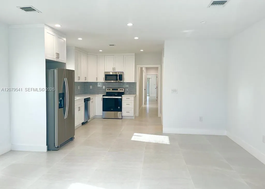 Tamiami Acres Plan 2 — Photo 3