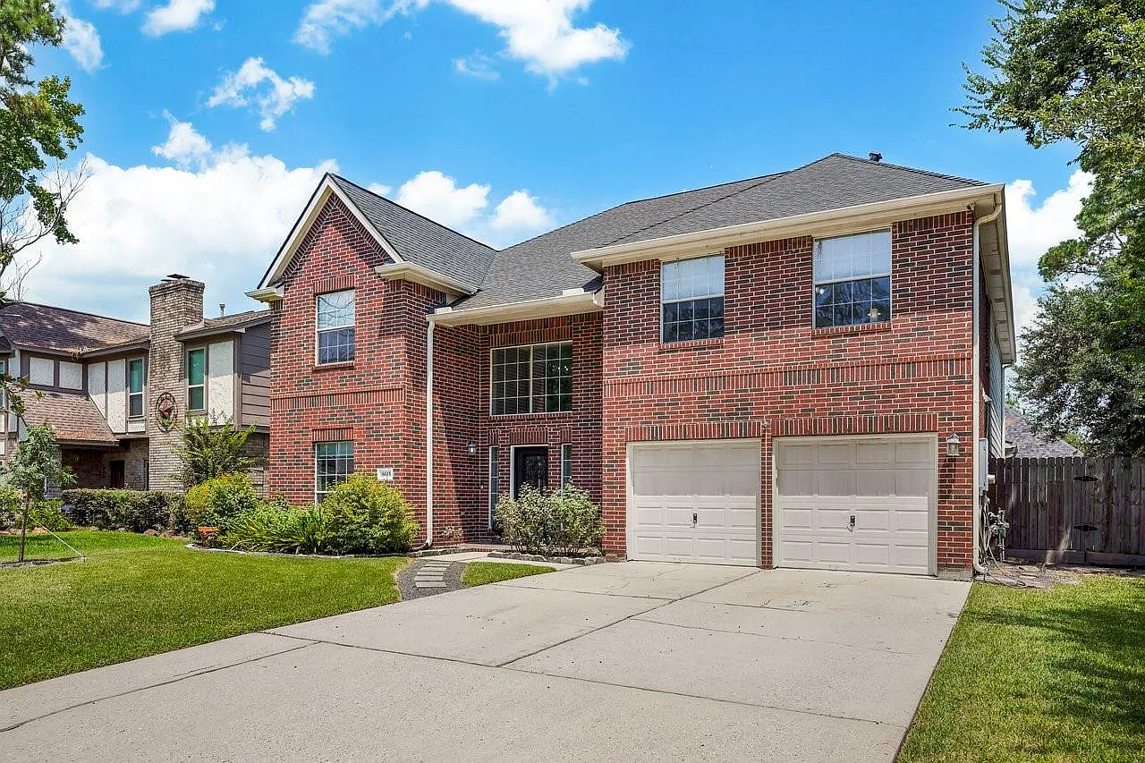 5 bed, 2.5 bath, 3684 sqft, $6,500 — Photo 1