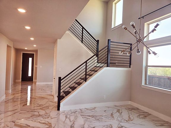 2nd image of 1904 Bluebonnet Ct