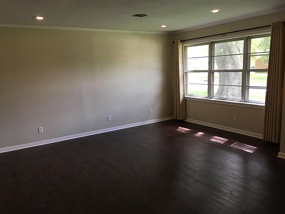 5th image of 821 Martha St