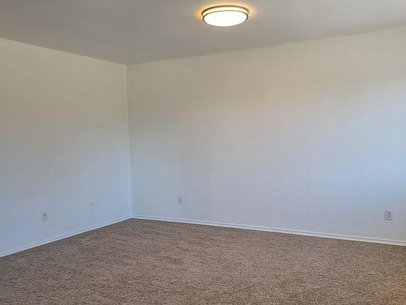 3rd image of 718 Topeka Ave