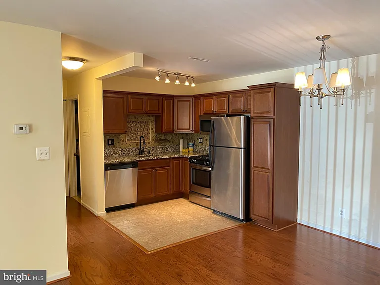 5800 Cove Landing Rd #201 — Photo 6