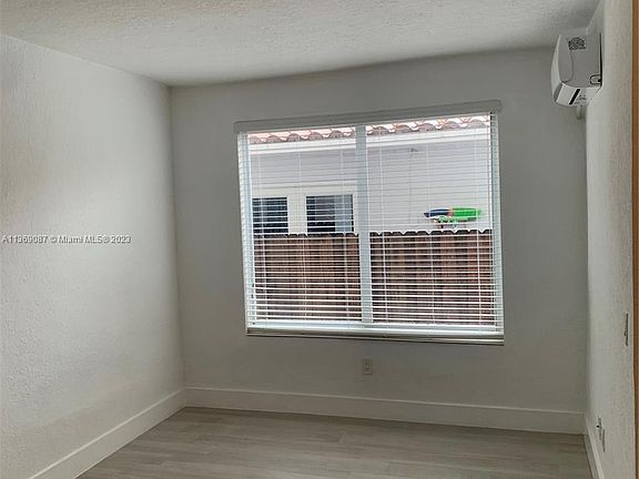 5th image of 712 SW 56th Ave APT 3
