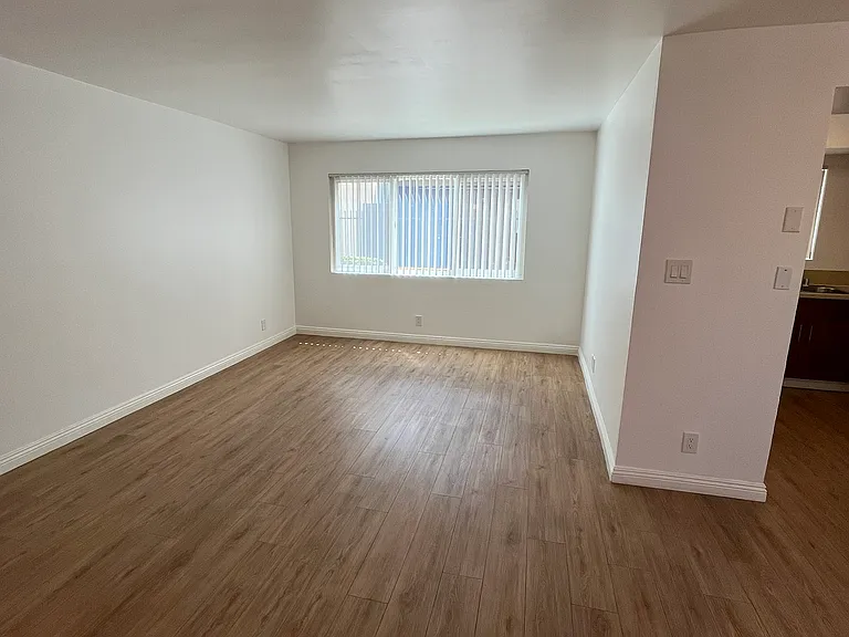 19142 Sherman Way #1 — Photo 3