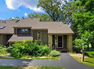 112 E Point Dr, Galena, IL 61036