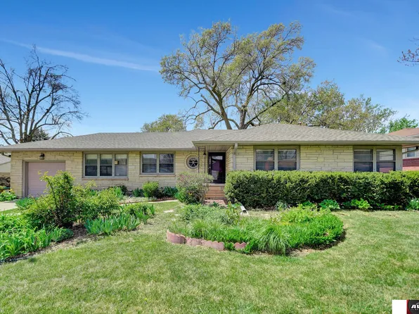 1435 Ridgeway Rd, Lincoln, NE 68506