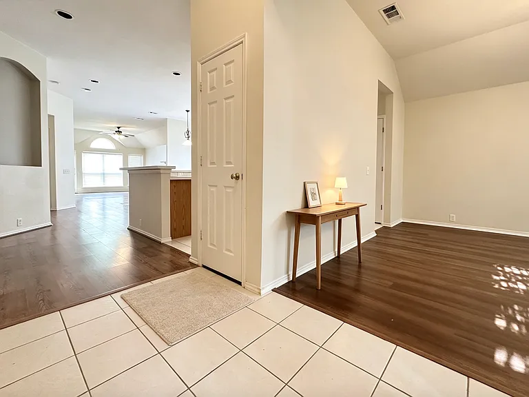 2829 Dunbar Dr — Photo 2