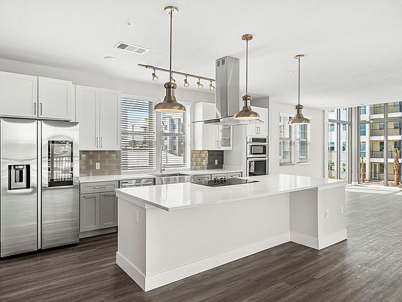 4th image of 8663 Ivanhoe Dr
