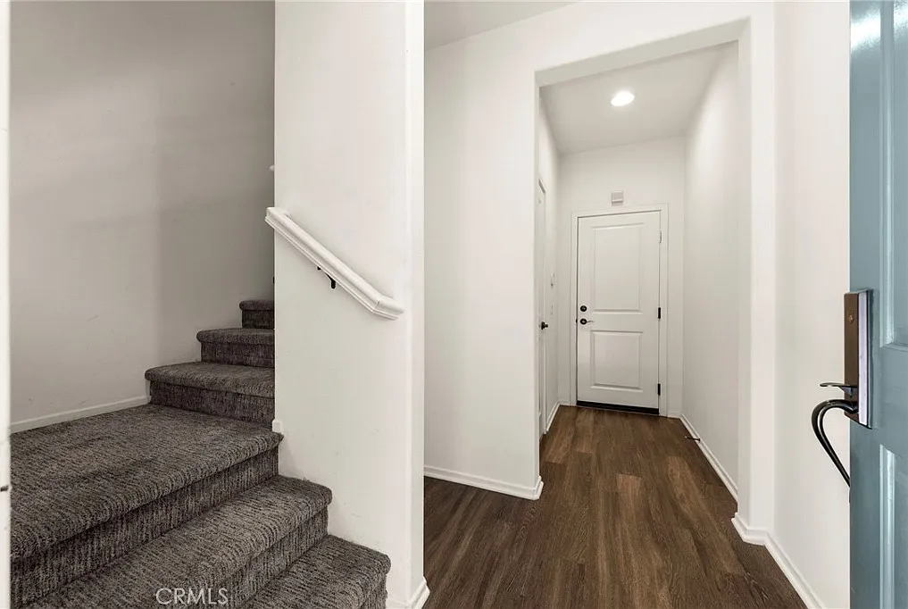 2 bed, 1064 sqft, $3,300 — Photo 4