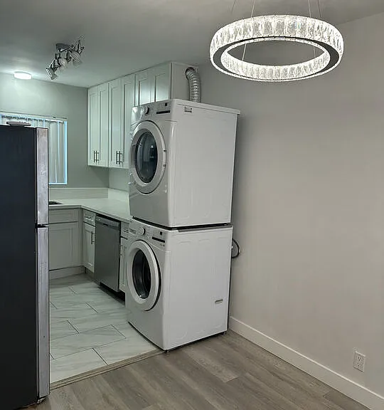 326 S Serrano Ave #4 — Photo 4