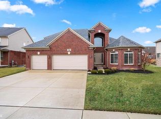47292 Prescot Dr, Macomb, MI 48044