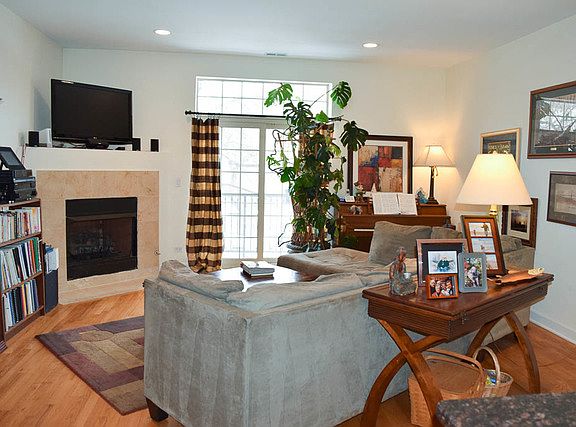 2nd image of 1329 W Loyola Ave APT 2C