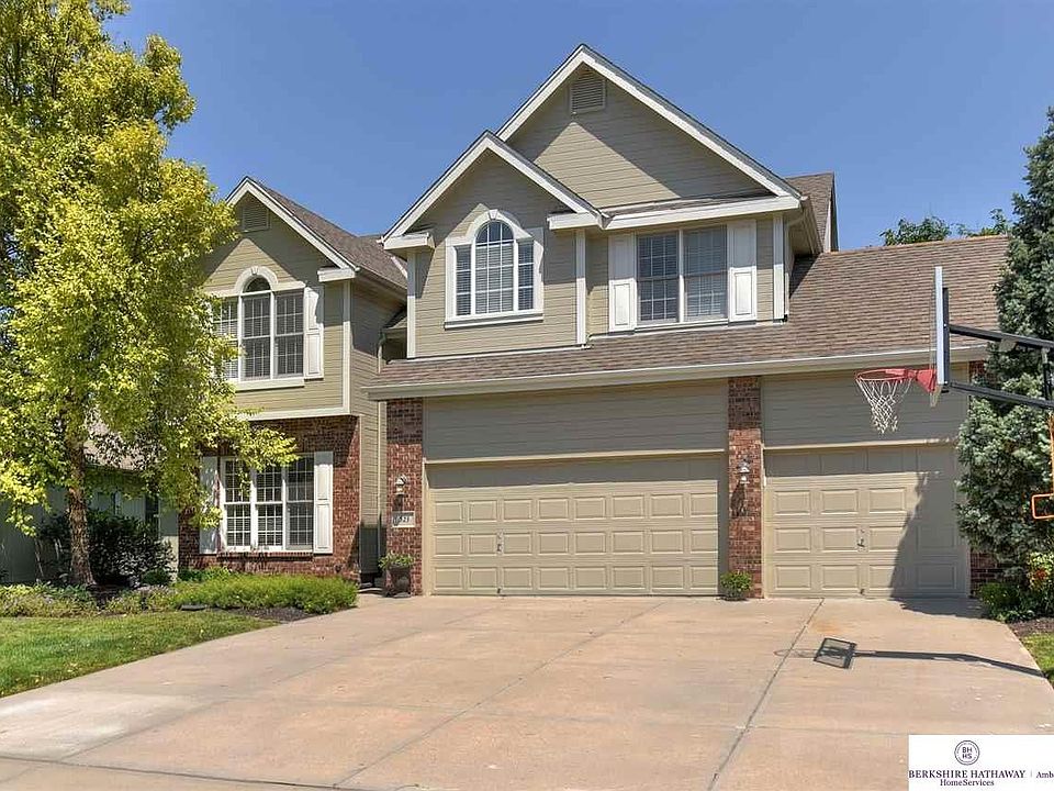 1st image of 523 S 186th St