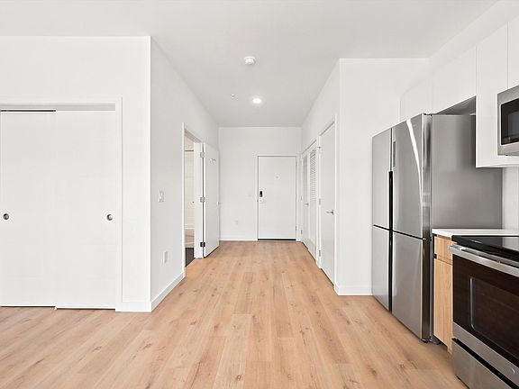 3rd image of 7129 Keystone St #224