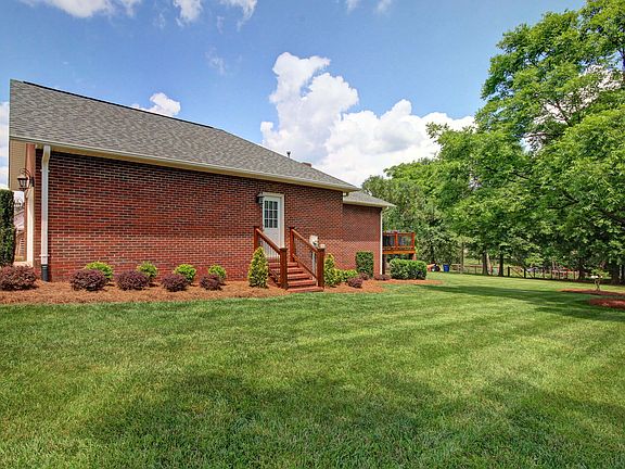4th image of 236 Thistle Ln