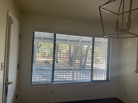 2nd image of 4161 Helen Ln
