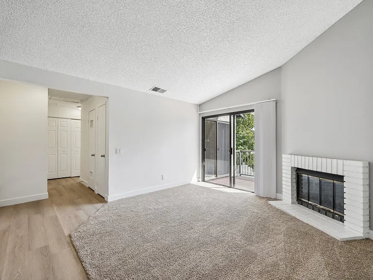 Acacia Park Apartments — Photo 21