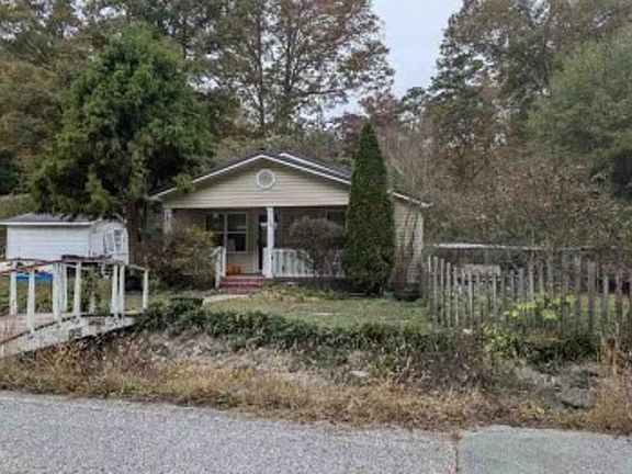 5th image of 1763 Yaphank Rd