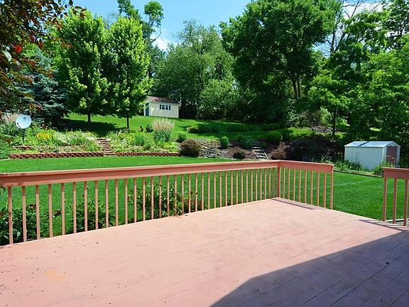 3rd image of 303 Basswood Ct