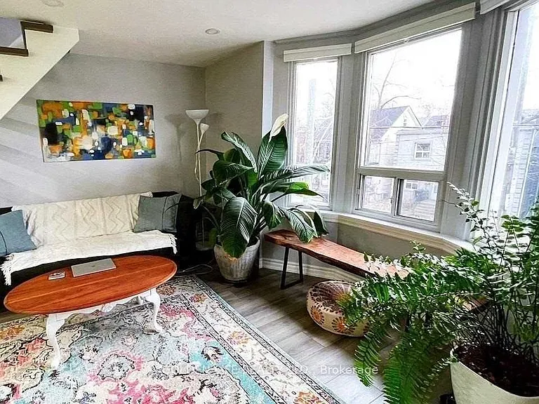 786 Pape Ave #UPPER — Photo 2