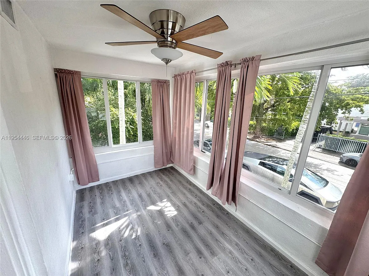 Building Photo - 555 NE 70th St #2