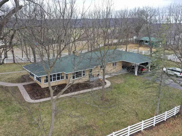 38371 Highway 18, Prairie Du Chien, WI 53821