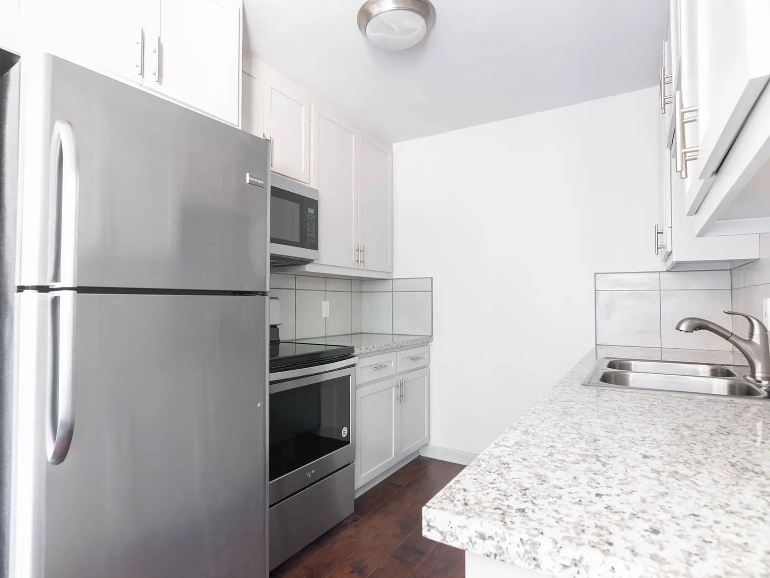 Mosaic Apartments — Photo 2
