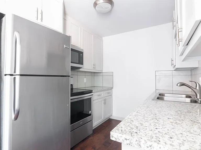 Mosaic Apartments — Photo 2