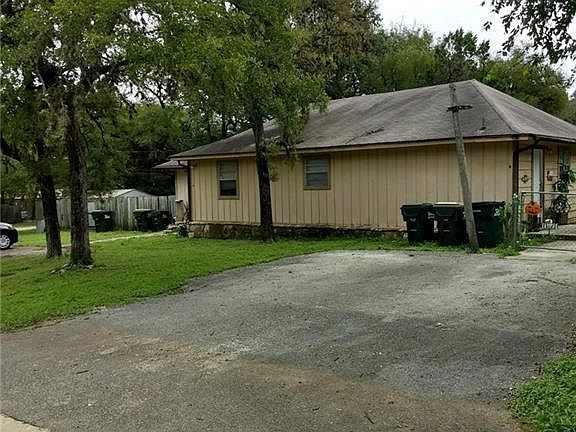 4th image of 1401 Clyde St