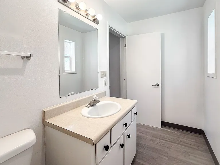 Latah Apartments — Photo 6