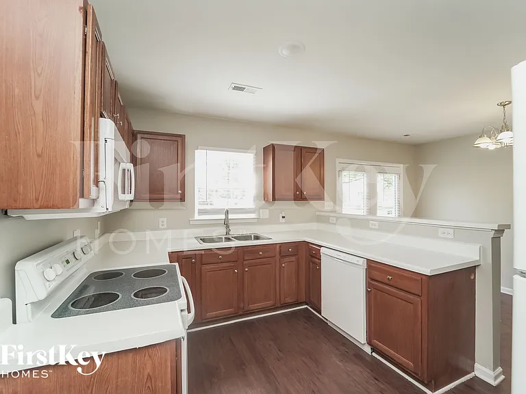 6804 Jamison Ln — Photo 9