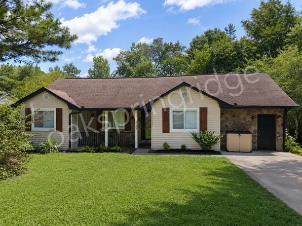 3283 Creekwood Dr, Rex, GA 30273