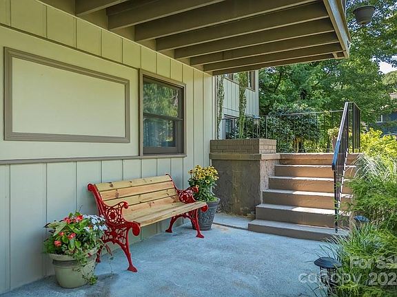 5th image of 105 E Whisperwood Cir