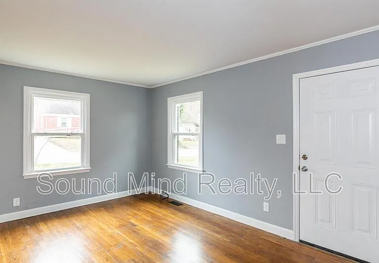 1729 Dallas St — Photo 6