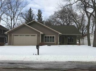 406 W Oak St, Beresford, SD 57004