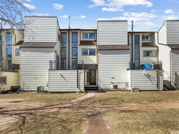 5064 10th AVENUE, Regina, SK S4T 7P4