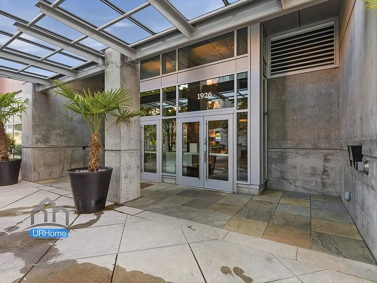 1926 W Burnside St #202 — Photo 12